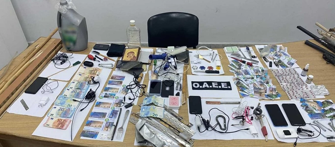Μεσαρά: 55χρονος είχε στην κατοχή του από αρχαία μέχρι ναρκωτικά